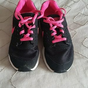 GUC girls nike downshifter 7